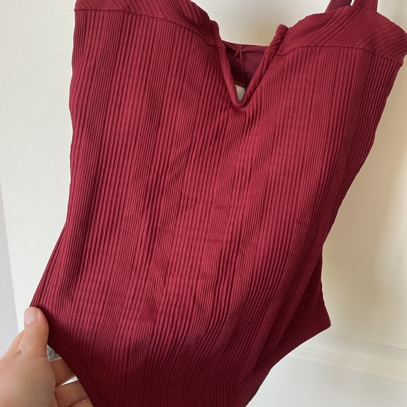 NWT L*SPACE Pointelle Rib Cha Cha One Piece Swimsuit Size 8 Burgundy - Picture 10 of 12